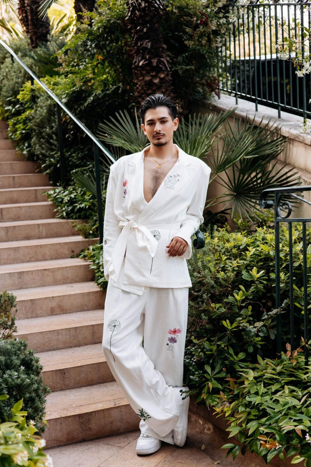 Israel Huertas - Monaco FW 2026, editorial pose artística escaleras