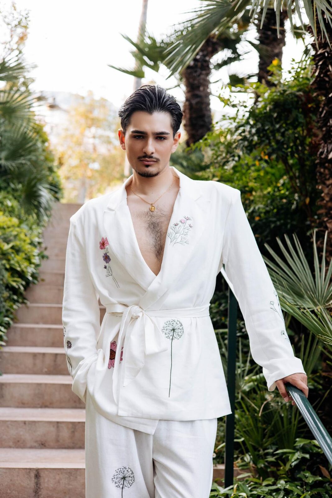 Israel Huertas - Monaco FW 2026, editorial pose sentado escaleras palmeras